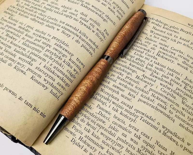 Długopis z drewna mahoń sapeli 3