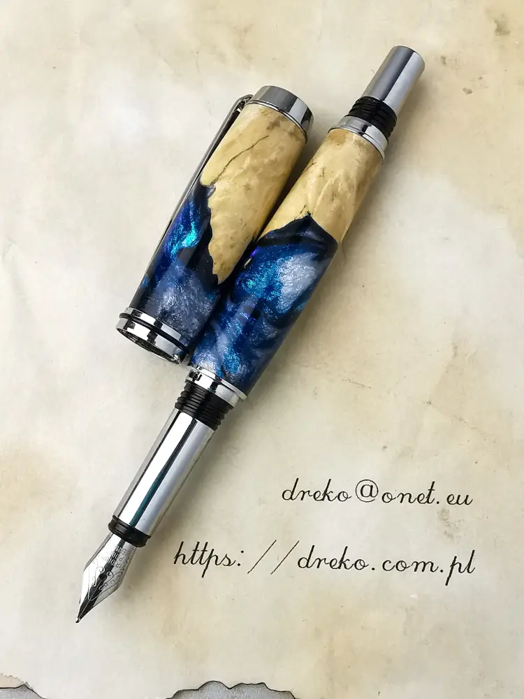 Długopis hybryda z szyszki zatopionej w żywicy 2