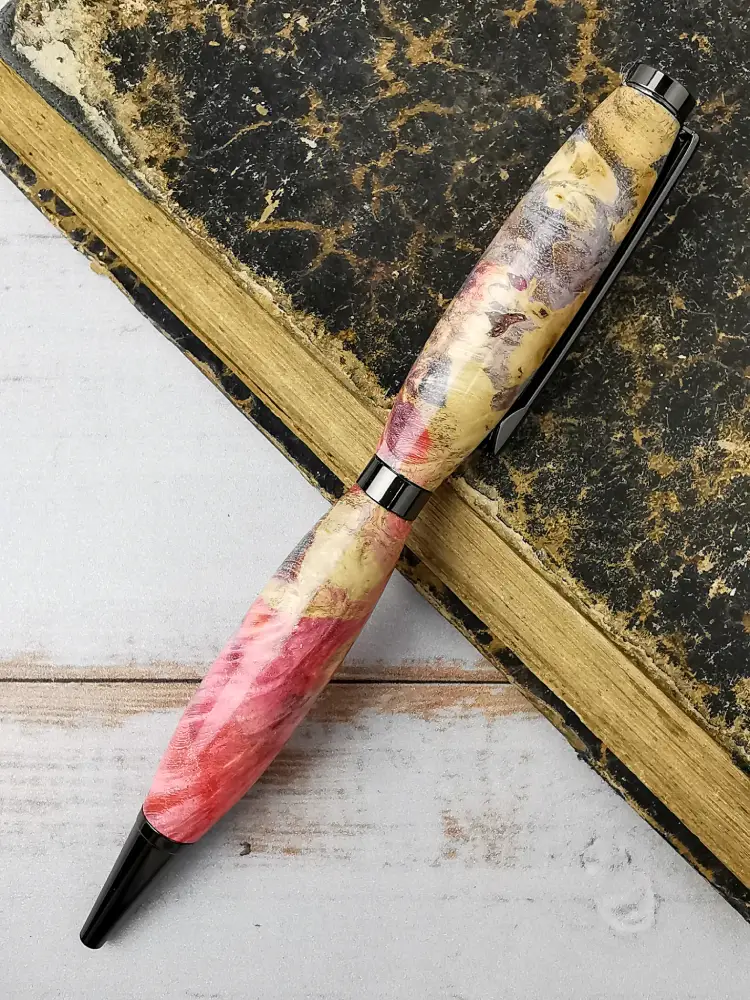 Długopis wykonany z drewna brzozy stabilizowanej barwioną żywicą 4