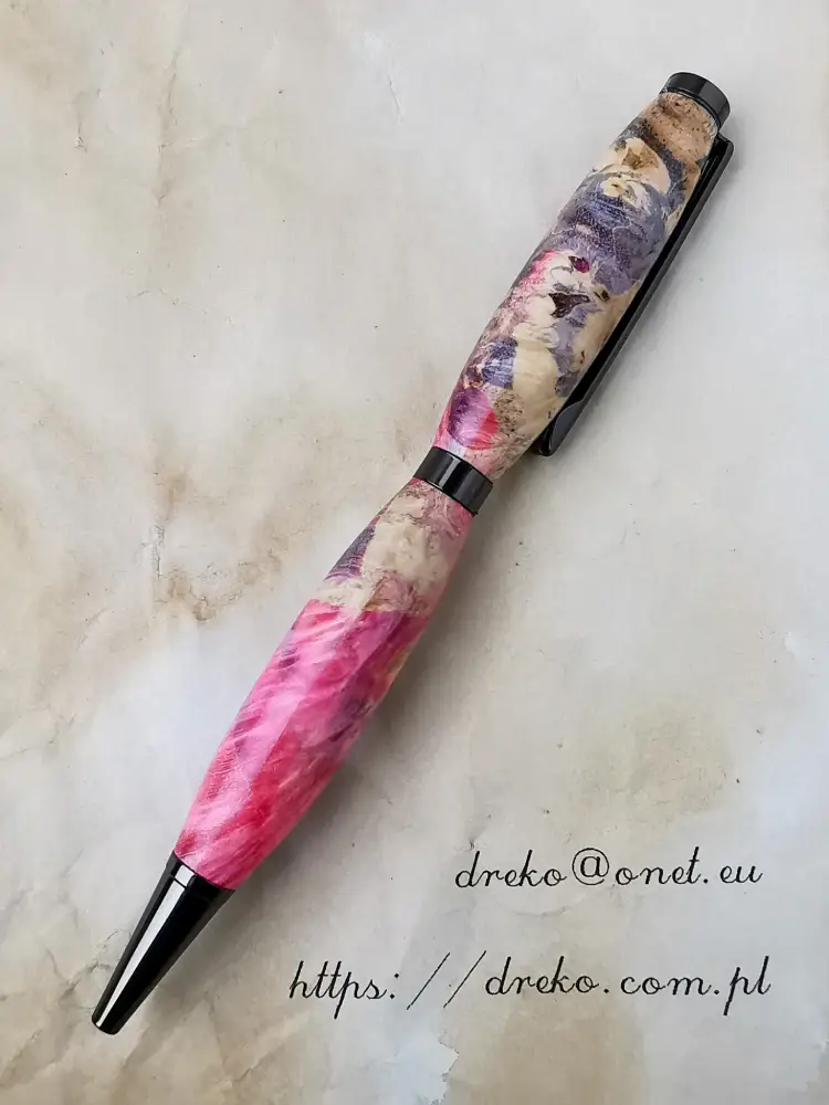 Długopis wykonany z drewna brzozy stabilizowanej barwioną żywicą 2